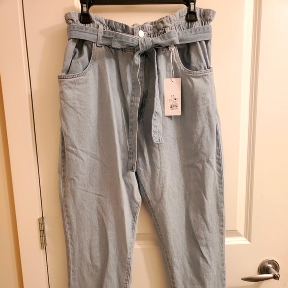 BRAND NEW Women Jeans Size 11 - Picture 2 of 8